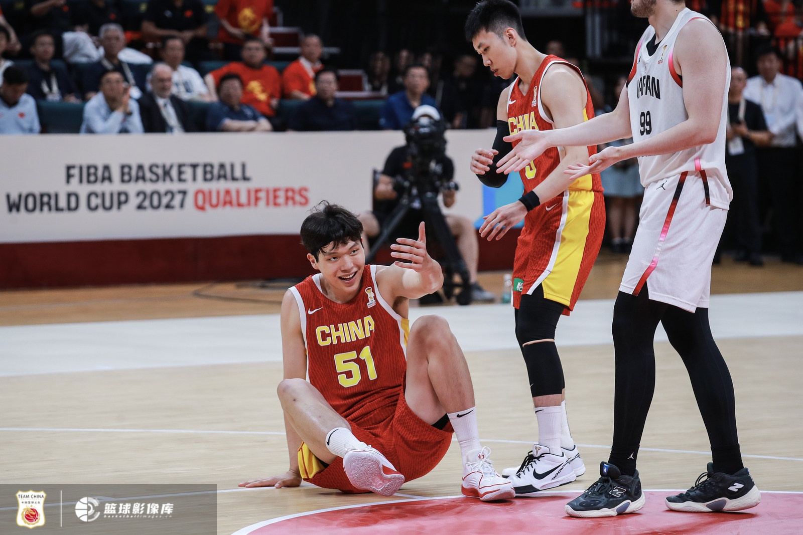 新华社：中国男篮需要一场翻身仗 要最大限度地激发杨瀚森的潜力