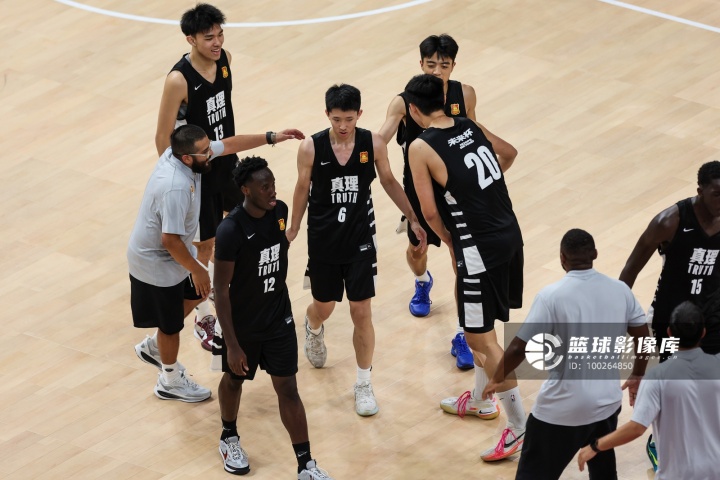 媒体人:张宇辰带火首届未来杯 混编赛制让中外球员/教练交流更多 媒体人:张宇辰带火首届未来杯 混编赛制让中外球员/教练交流更多
