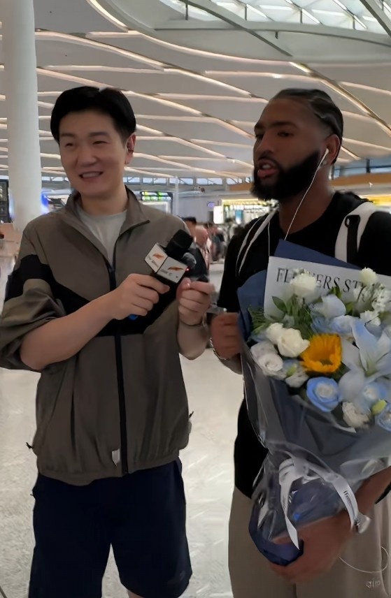 回归新疆男篮!劳森今天已经抵达乌鲁木齐 回归新疆男篮!劳森今天已经抵达乌鲁木齐