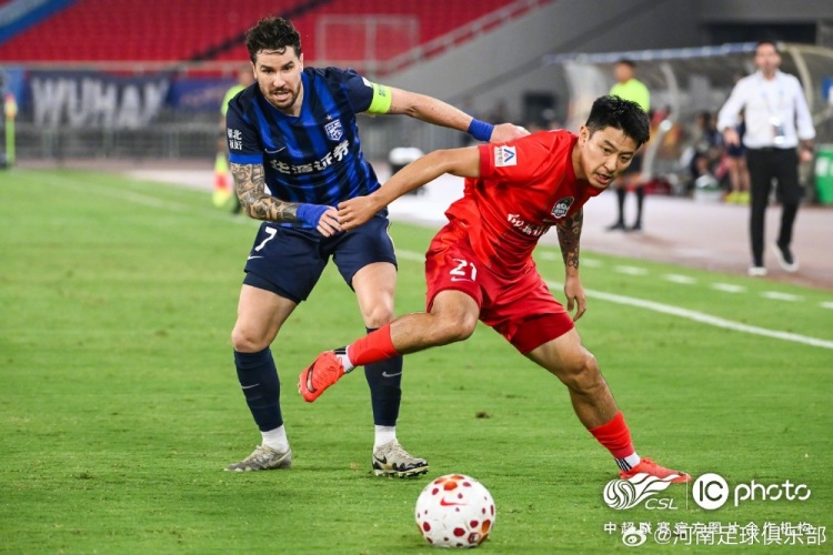 河南俱乐部彩陶坊1-1武汉三镇 古斯塔沃头球绝平 河南俱乐部彩陶坊1-1武汉三镇 古斯塔沃头球绝平