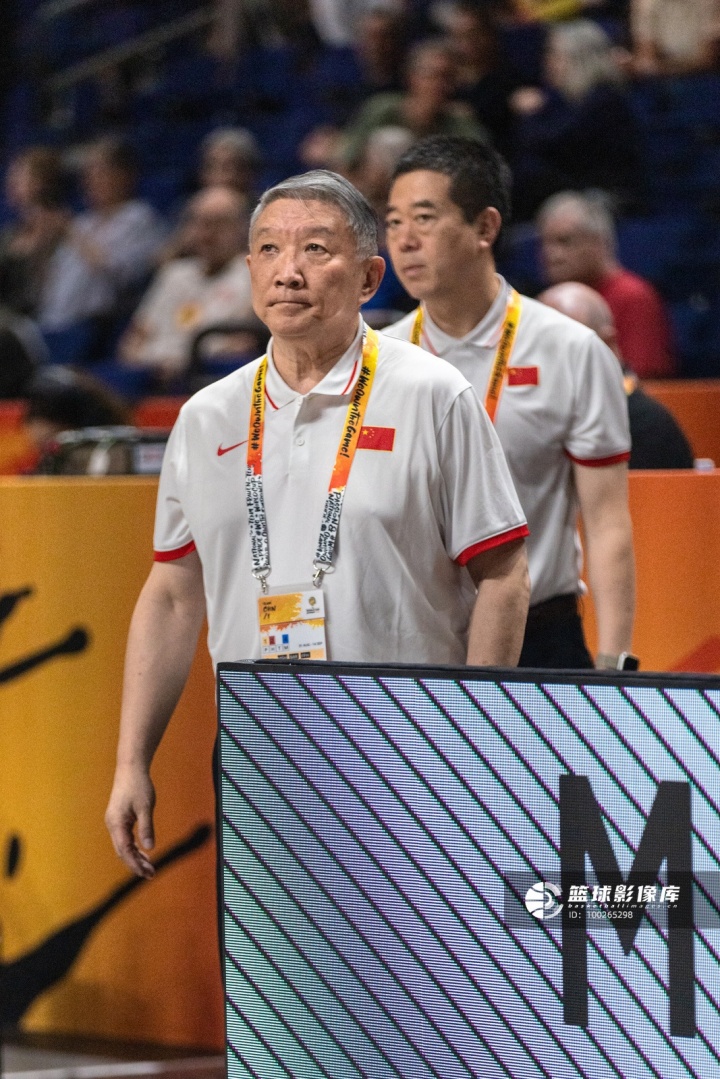 媒体人：中国篮球之所以脱轨如此严重 归根结底还是因为外线太差